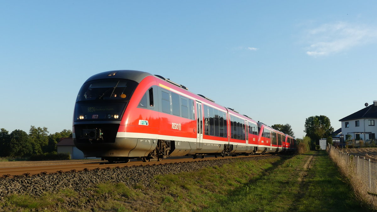 Eine Dreifachtraktion 642 als RB34 nach Glauburg-Stockheim kurz hinter Altenstadt-Lindheim. Aufgenommen am 12.9.2018 18:49