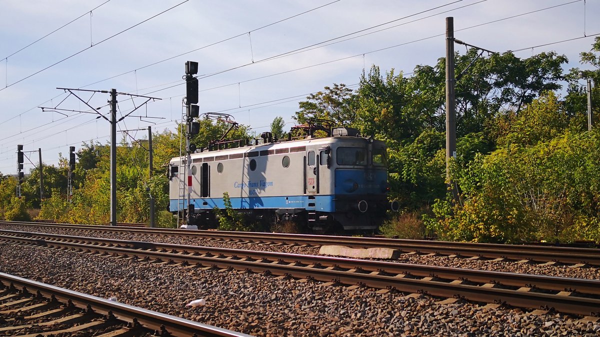 Eine E-Lok der baureihe 43 wartete am 22.09.2018 in Bahnhof Bucuresti Baneasa.