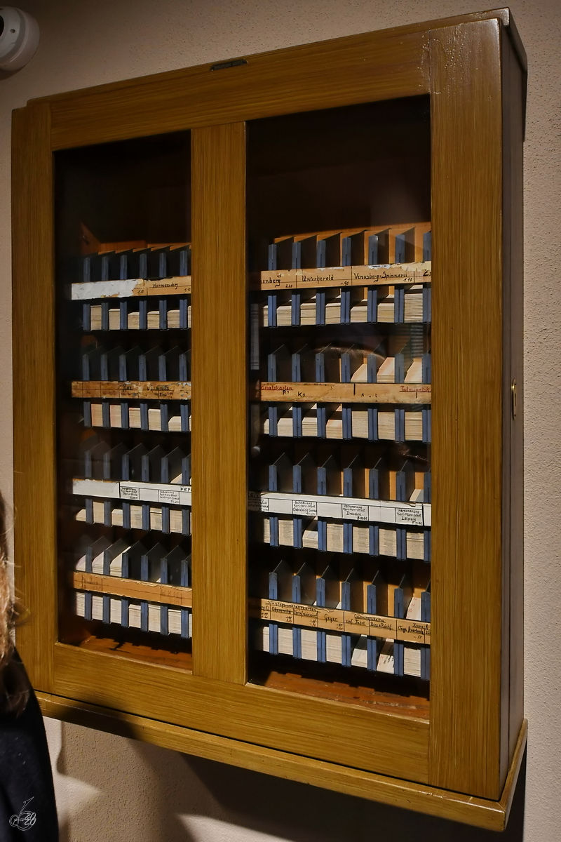 Eine Fahrkarte nach ... bitte, ein alter Fahrkartenschrank hat im sächsischen Schmalspurbahnmuseum Rittersgrün überlebt. (September 2020)