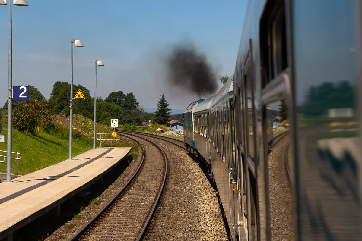 Eine Fahrt im Alex von Oberstaufen nach Hergatz. Ausfahrt aus dem Bahnhof Heimenkirch. 19.7.20