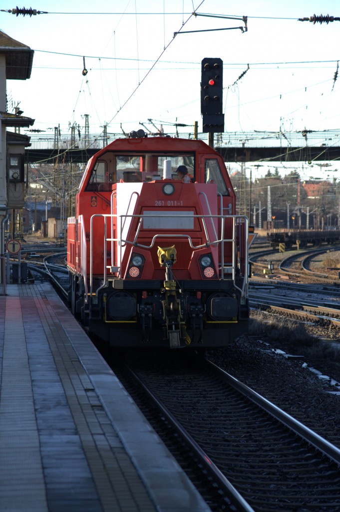 Eine Fahrübung einer Lok 261011-1? Sie fuhr ein Stück vor, um dann wieder an ihren Ausgangspunkt zurück zu kehren. Der Lokführer wird schon gewußt haben, warum er das macht,13.12.2013,11:30 Uhr