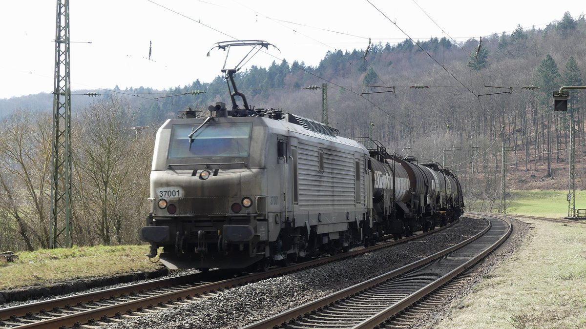 Eine französische E-Lok durchfährt Wirtheim. Aufgenommen am 29.3.2018 14:07