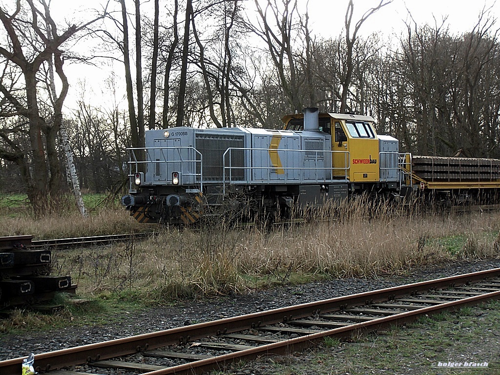 eine G 1700 von schweerbau war mit einen ganzzug am 07.01.14 beim bhf glinde