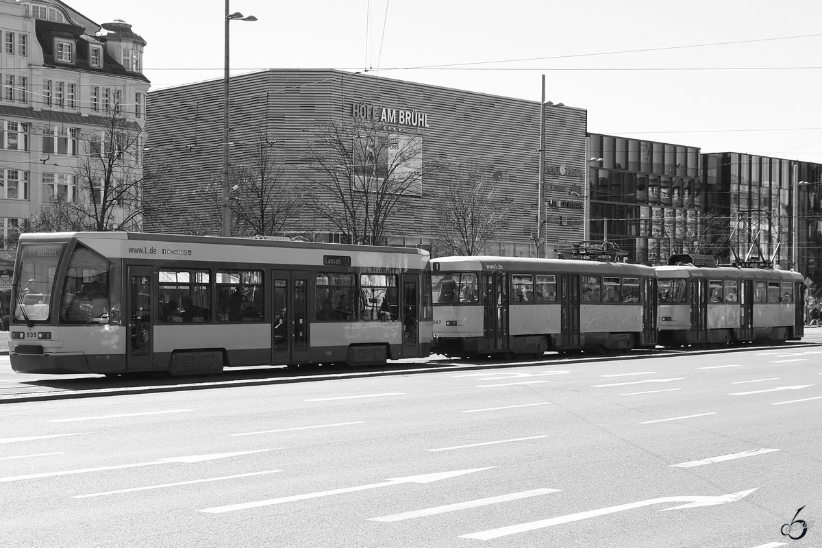 Eine Garnitur Tatra T4D mit Beiwagen BN4 im April 2018 in Leipzig.