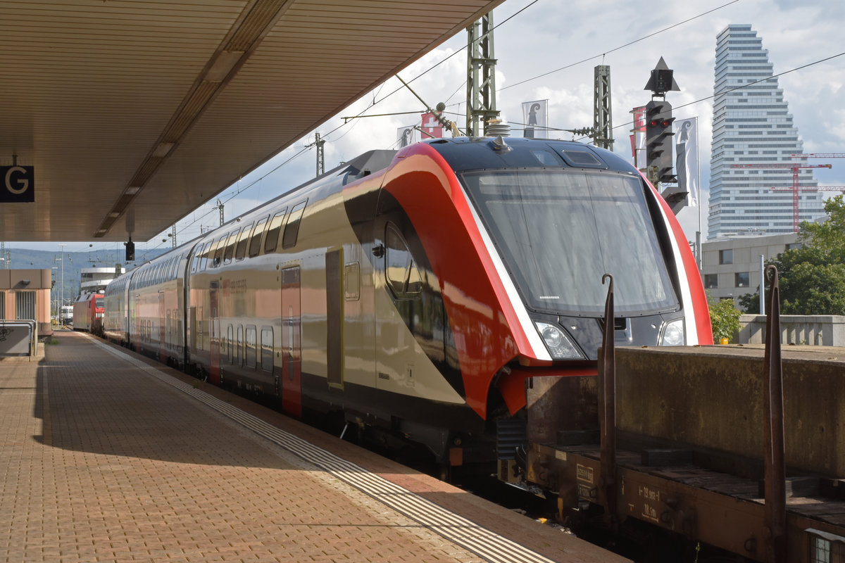 Eine Hälfte des RABe 502 017-1 Pannenzuges Twindexx steht am badischen Bahnhof und wartet auf die Weiterfahrt. Die Aufnahme stammt vom 12.07.2019.