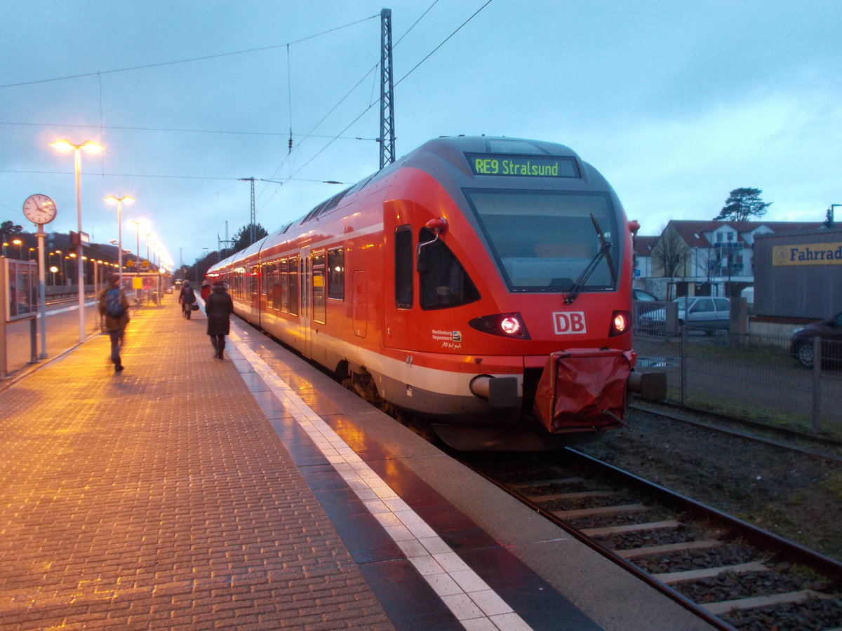 Eine Handvoll Fahrgäste stiegen,am 05.Januar 2018,in Binz,in den 429 027 nach Stralsund.