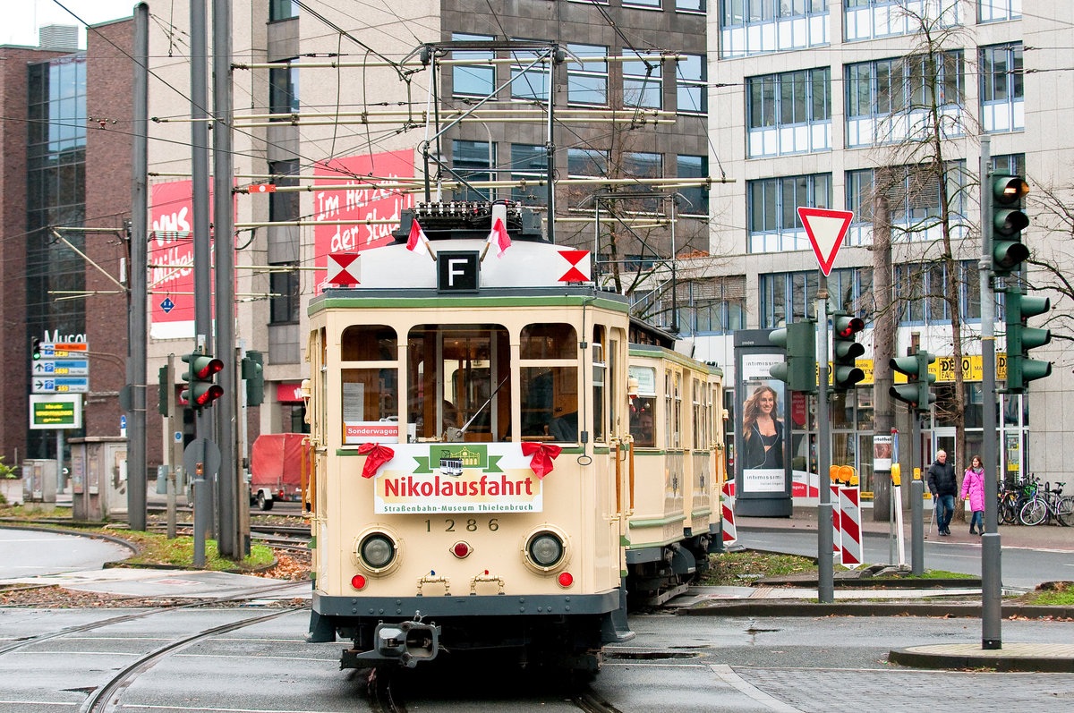 Eine Historische Fahrt mit dem altem Fienschen durch das schöne Köln. Aufgenommen am 2.12.2018.