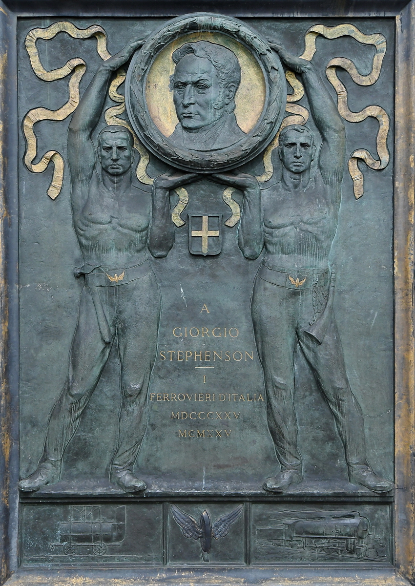 Eine italienische (?) Relieftafel zu Ehren von George Stephenson, unter dessen Leitung am 27. September 1825 die erste öffentliche Eisenbahn der Welt eingeweiht wurde. (National Railway Museum York, Mai 2019)