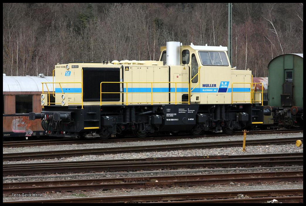 Eine Kaelble D 100 BB der Firma Gleisbau Müller stand am 12.3.2016 im Bereich der Ulmer Eisenbahn Freunde im Bahnhof Rottweil.