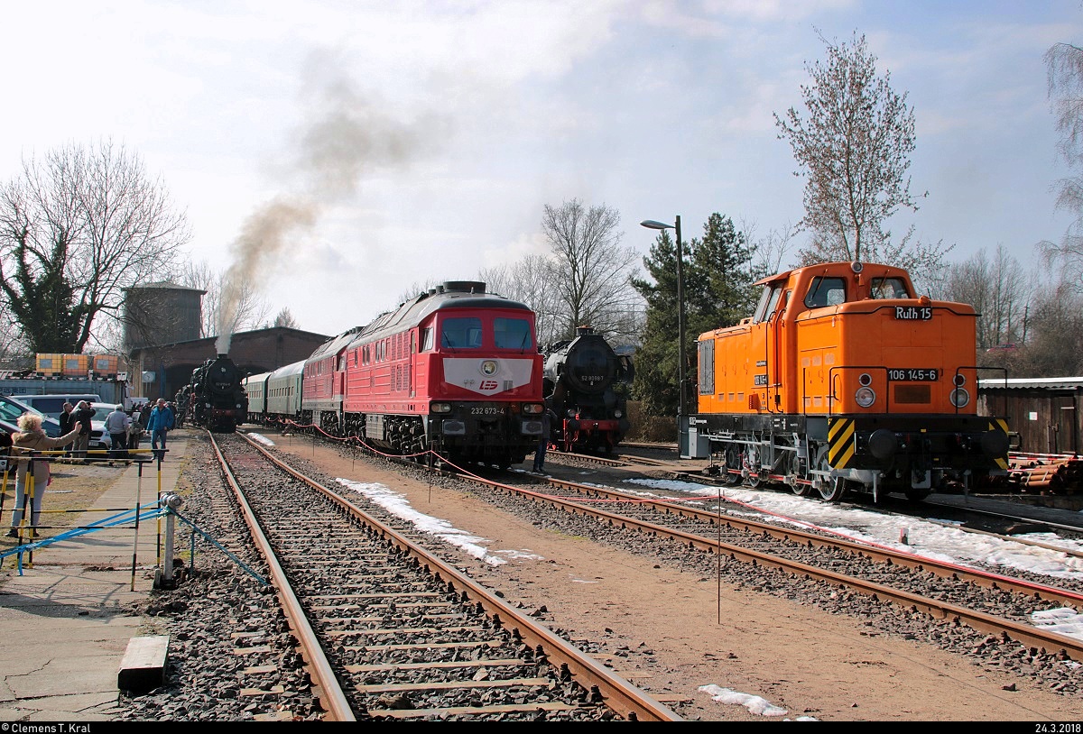 Eine kleine Auswahl der zu den 21. Leipziger Eisenbahntagen im Eisenbahnmuseum Leipzig-Plagwitz ausgestellten Fahrzeuge, u.a. 52 8154-8, 232 673-4, 52 8098-7 und 106 145-6  Ruth 15  (BR 346). [24.3.2018 | 10:33 Uhr]