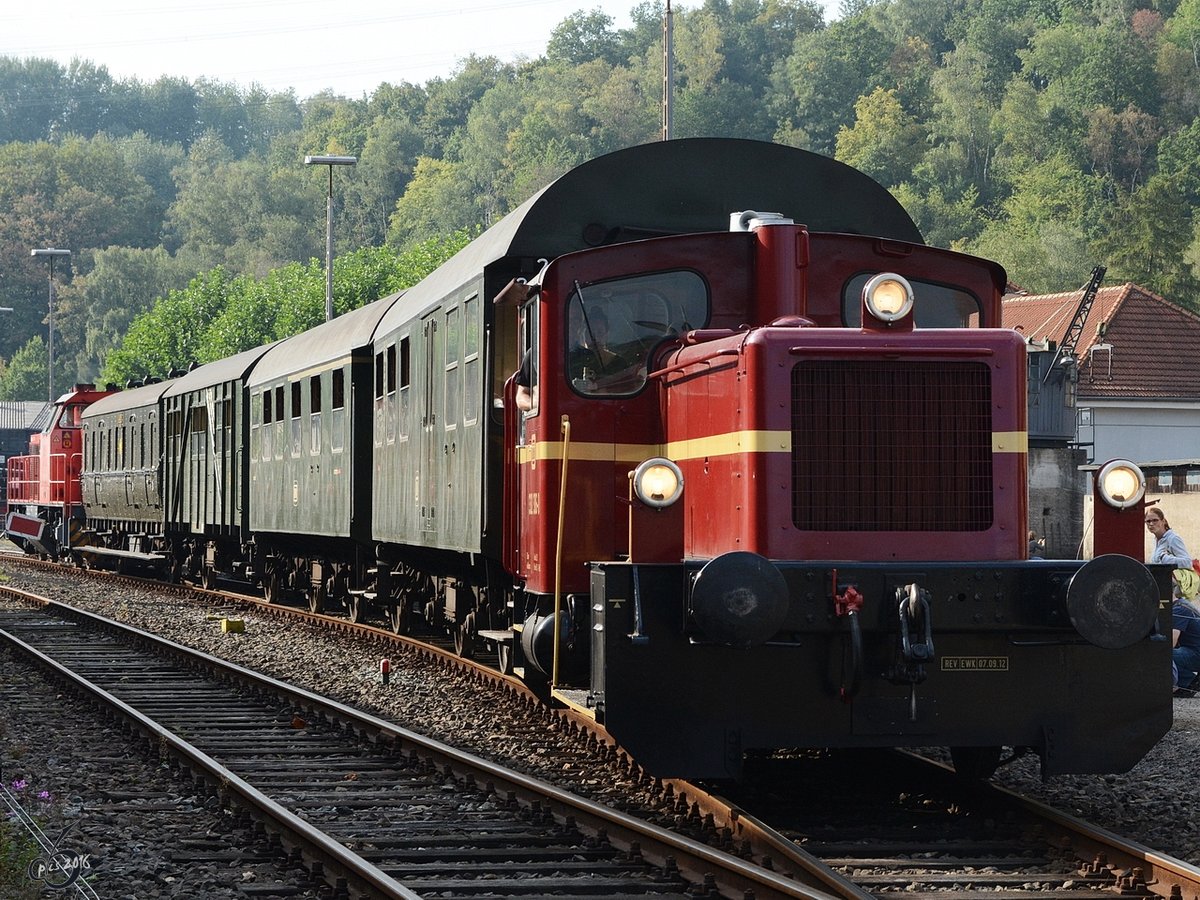 Eine Köf III als Schublok im Pendelverkehr zwischen Museum und Bahnhof Dahlhausen (Eisenbahnmuseum Bochum, September 2016)