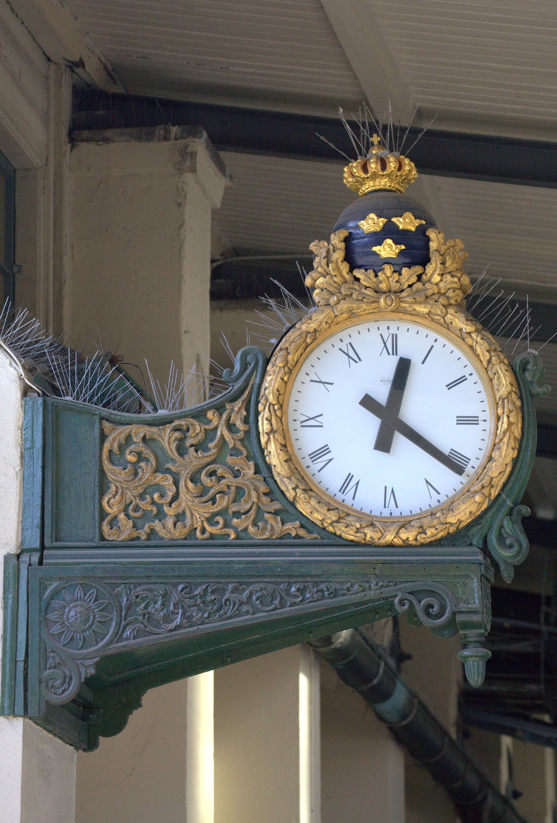 Eine Königliche Uhr in Götborg Central. 13.04.2018 12.15 Uhr.
