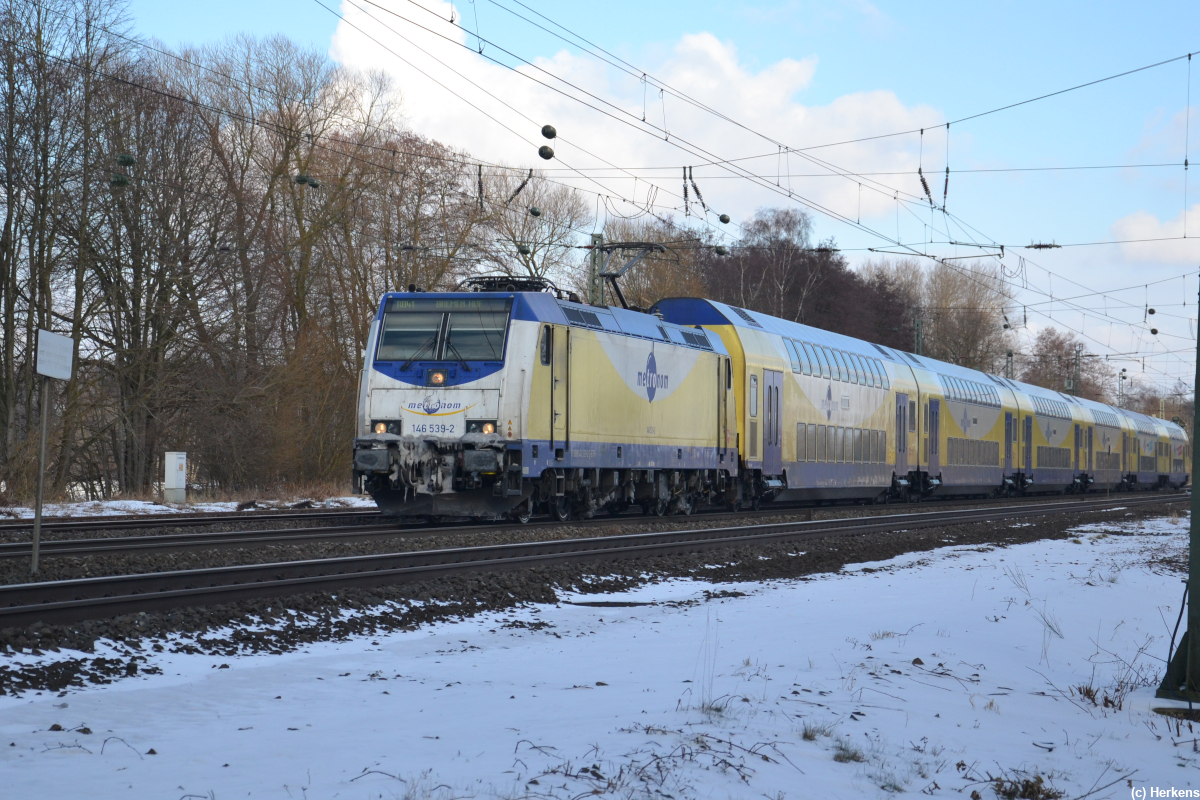 eine leicht vereiste ME 146 539-2 fährt als RB41 am 11.02.21 in den Bahnhof Scheeßel ein.