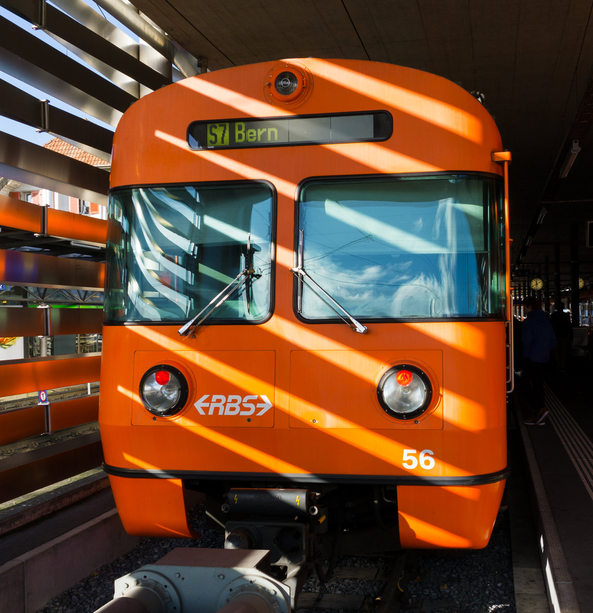 Eine der letzten Fahrten des RBS Mandarinli Be 4/12 56 am Samstag, 14.12.2019
Hier in Worb Dorf.