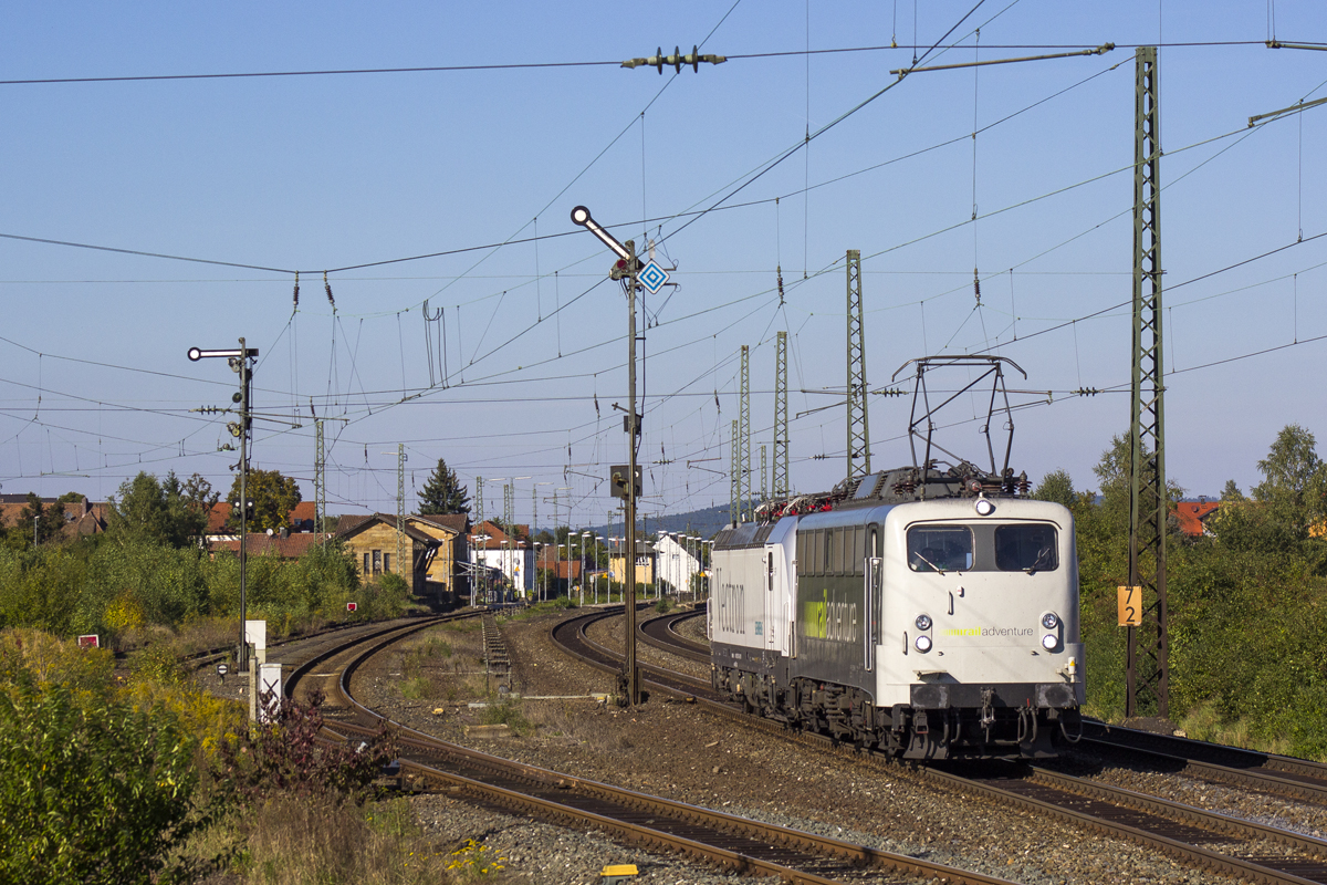 Eine Lok der Baureihe 139 von Railadventure mit einem berfhrten Vectron in Breitengbach (28.09.2013)
