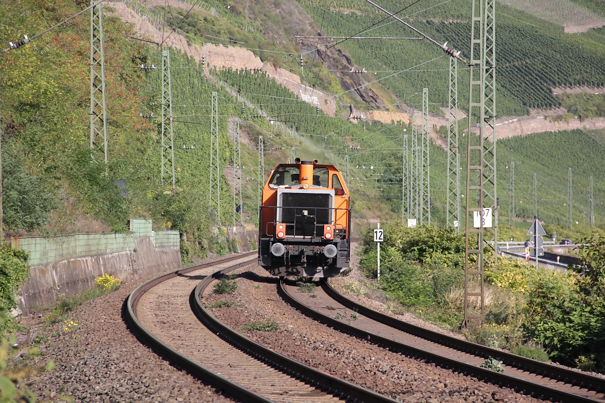 Eine Lok der Baureihe 214 der BBL als Tfzf in Fahrtrichtung Süden. Aufgenommen bei Boppard am 03.10.2013.