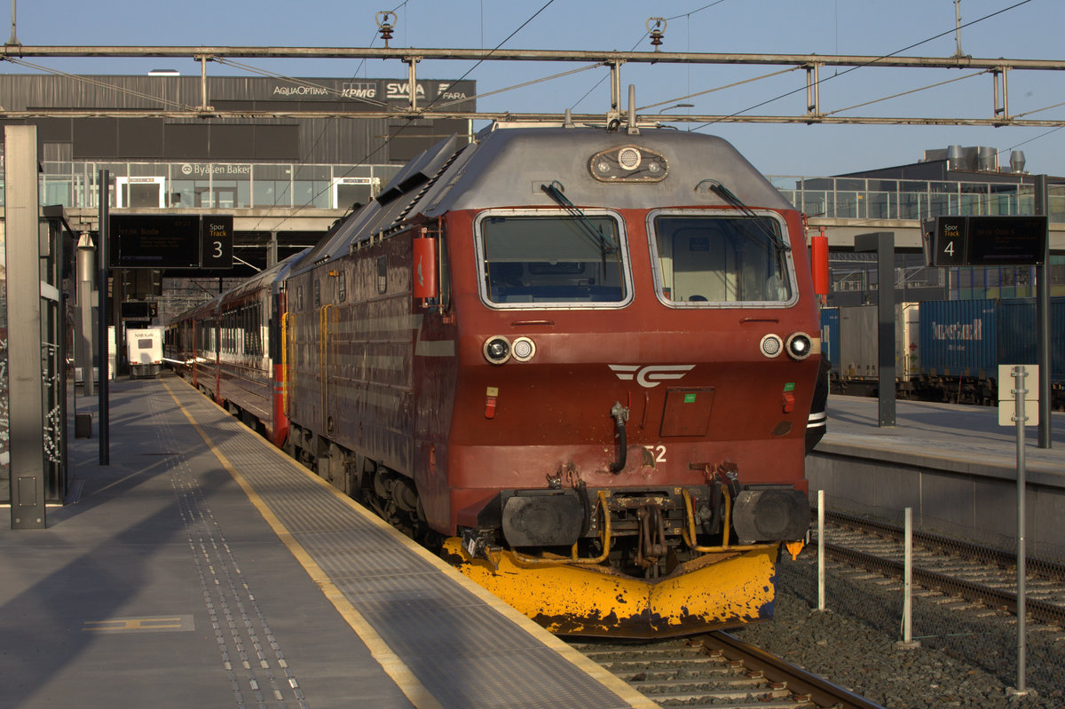 Eine Lok der Baureihe Di4 XX52 wird den Tageszug von Trondheim nach Bodo bringen.
14.04.2018 07:22 Uhr.