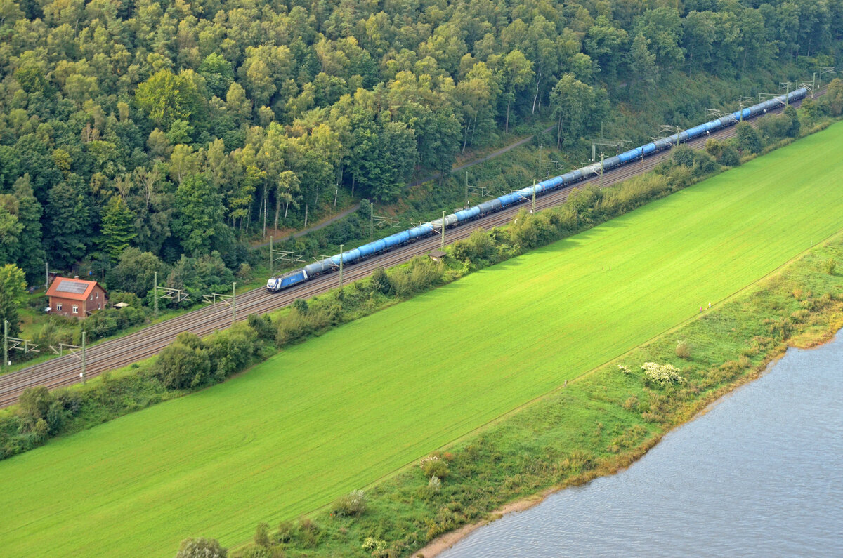 Eine Lok der BR 388 der CD Cargo schleppte am 13.09.25 einen Kesselwagenzug durch Rathen Richtung Tschechien. Fotografiert von der Bastei.