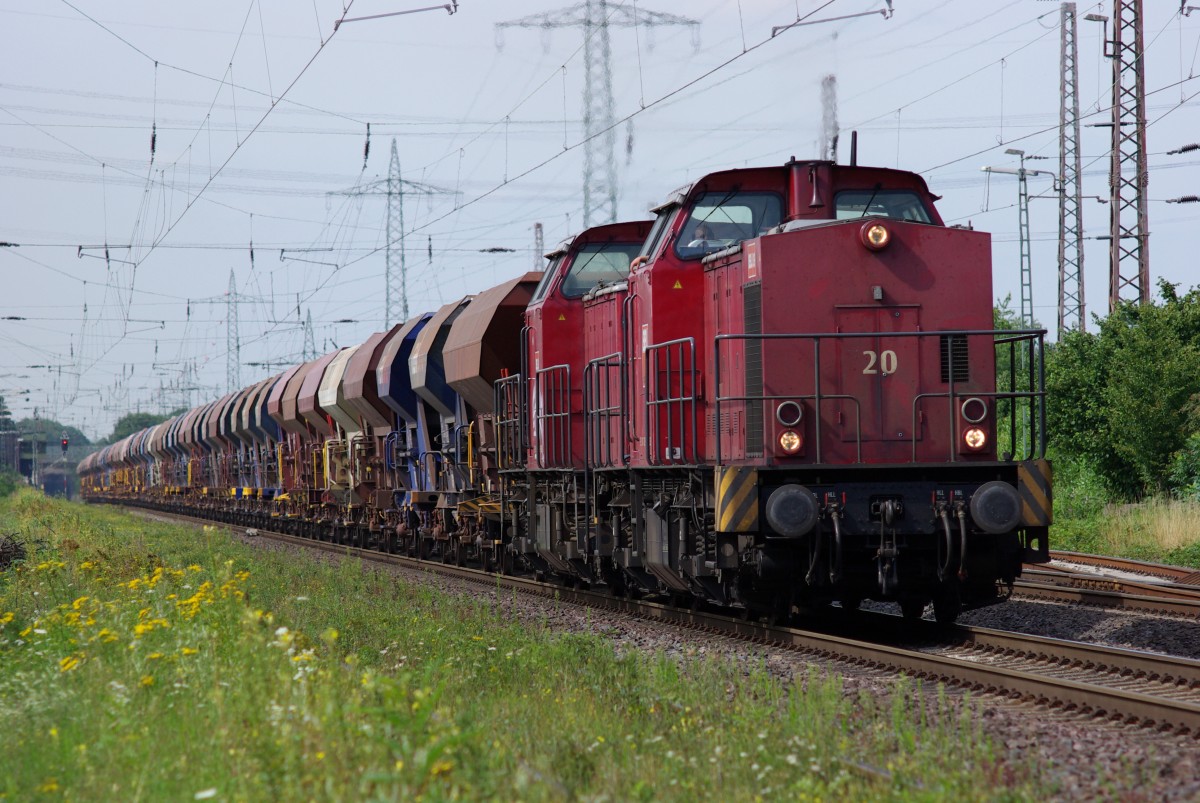 Eine Lok mit vielen Bezeichnungen:

92 80 1203 122-7 D-BBL, eine B'B' V100.1 der DR, gebaut von LEW 1973. Ihre Stationen:
DR 110 610-3 => DR 112 610-1 => DB 202 610-2 => Alstom-Umbau zur 203 122 => PBSV Lok 20 => KUBE CON rail 20=>  BBL Lok 09

Mit einer BBL Schwesterlok vor einem langen Güterzug am 1.8.2015 in Ratingen-Lintorf