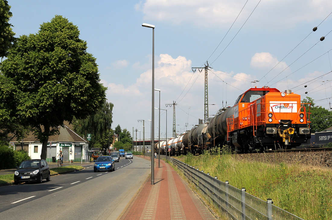 Eine Lok vom Typ Alstom Prima H3 (Fahrzeugnummer nicht notiert) im Einsatz für Chemion.
Fotografiert bei Rangierarbeiten am 2. Juni 2017 in Krefeld-Uerdingen.