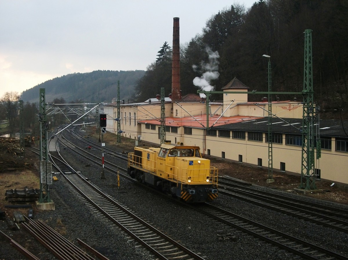 Eine MaK G1206 von Spitzke durchfhrt am 05.Mrz 2014 solo den Bahnhof Kronach in Richtung Saalfeld.