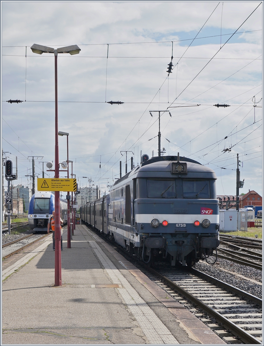 Eine meiner SNCF Lieblingslok: die BB 67000. Leider neigt sich die Einsatzzeit dieser Lok dem Ende entgegen, aber glücklicherweise ist die Lok nun als Z-Modell erhältlich...

Die SNCF BB 67519 verlässt Strasbourg mit einem TER. 

28. Mai 2019