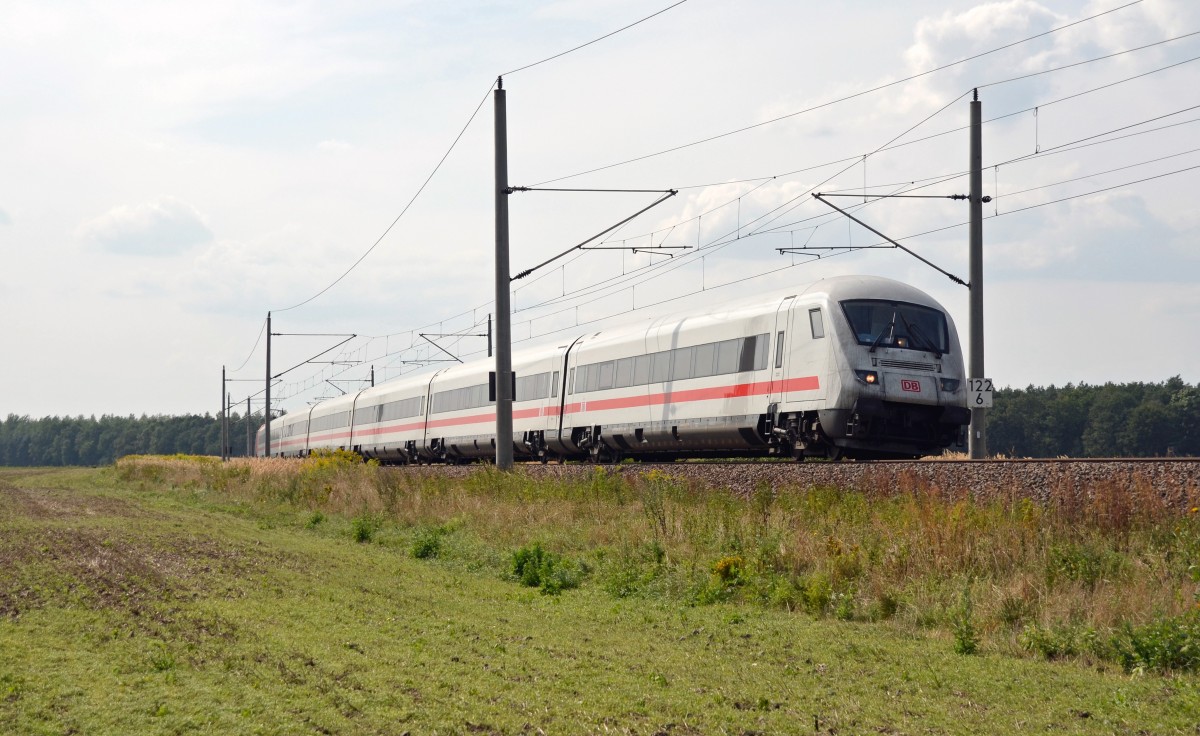 Eine MET-Garnitur wurde am 25.08.13 von 101 126 durch Burgkemnitz Richtung Berlin geschoben. 