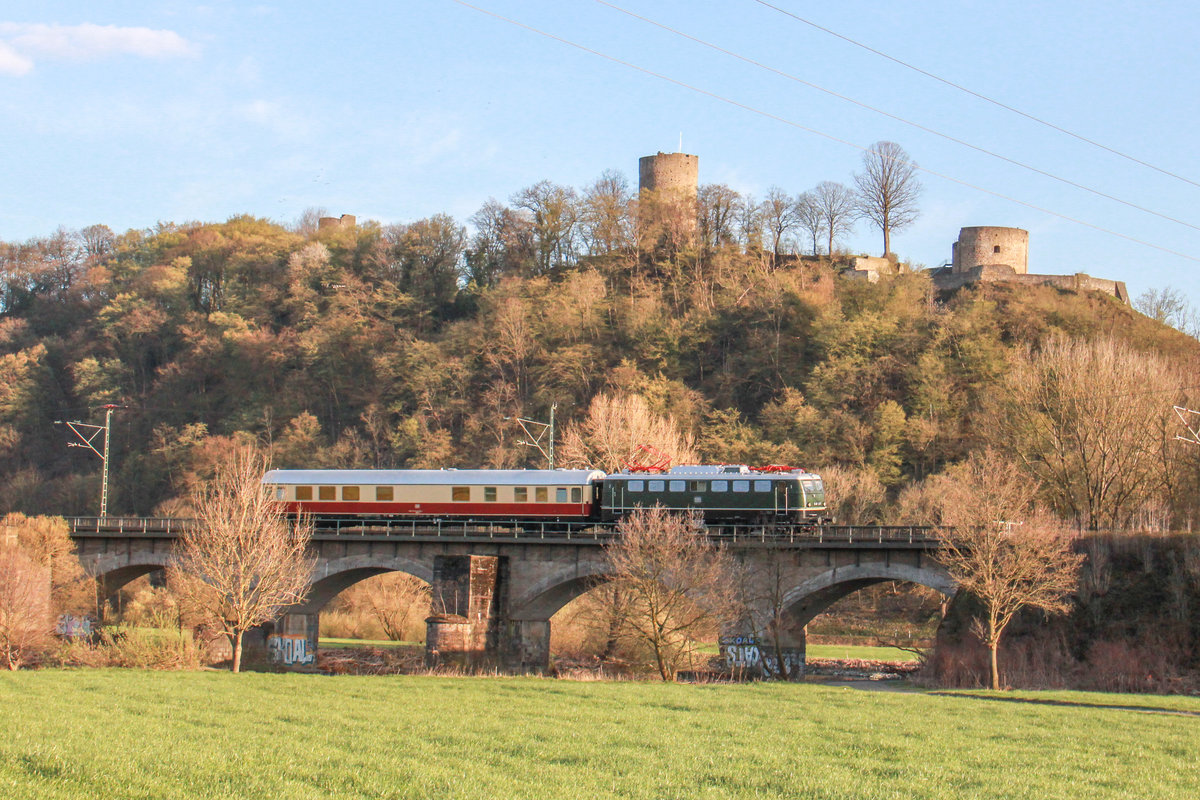Eine Museumsüberführung mit einer E40 und einem Kanzlerwagen kurz vor Blankenberg (Sieg) am 03.04.21.