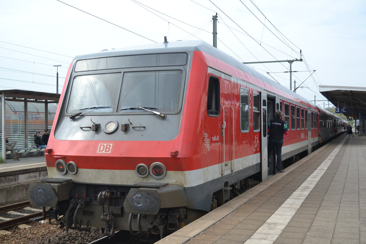 Eine N-Wagen Garnitur war am 20.04.2017 als RE6 (RE 11018) von Hamburg-Altona nach Westerland (Sylt) unterwegs. 
Ort: Itzehoe, 20.04.2017