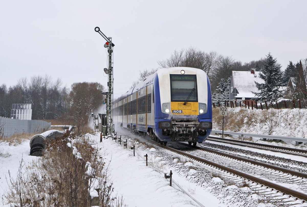Eine NOB nach Hamburg-Altona am 19.12.2009 am ESig von St. Michaelisdonn.