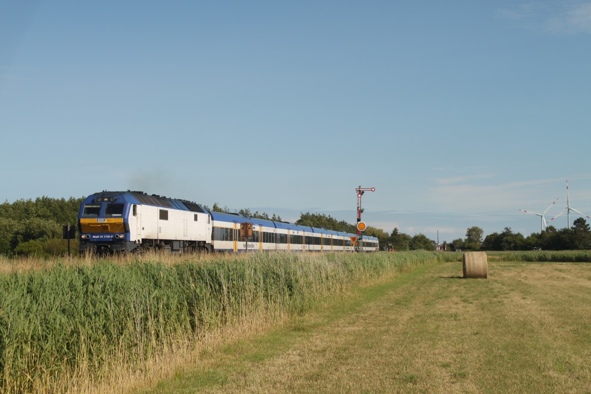 Eine Nord-Ostsee-Bahn verlässt Klanxbüll am 14.07.2015 in Richtung Westerland (Sylt).