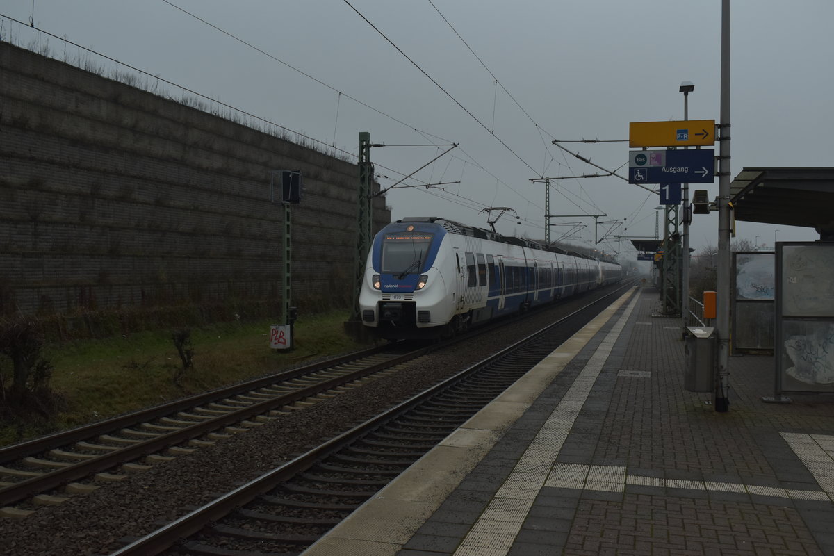 Eine vom NX 870 geführte RE7 donnert hier durch Allerheiligen gen Köln auf ihrem Weg nach Rheine. 8.1.2017