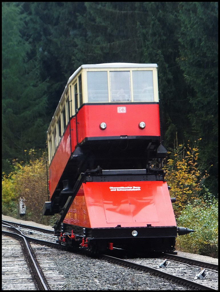 Eine der Oberweibacher Bergbahnen in der Mitte der Strecke am 14.10.2013
