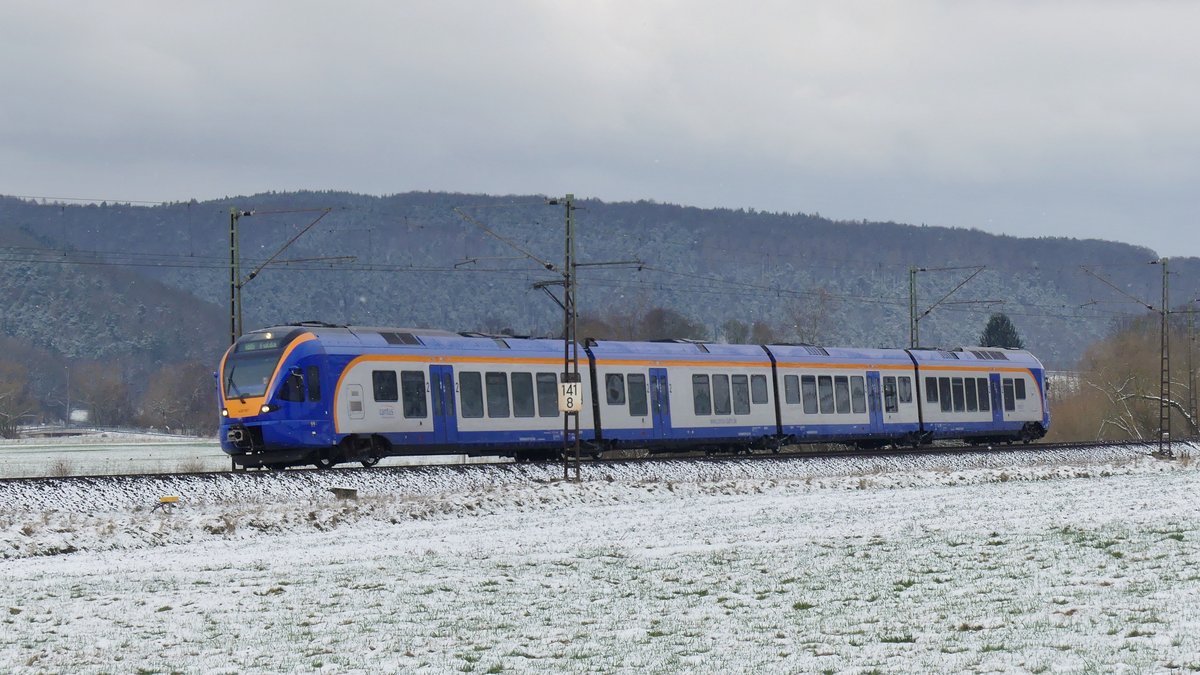 Eine RB5 nach Fulda durchfährt das Haunetal nahe Meisenbach. Aufgenommen am 4.2.2018 13:31