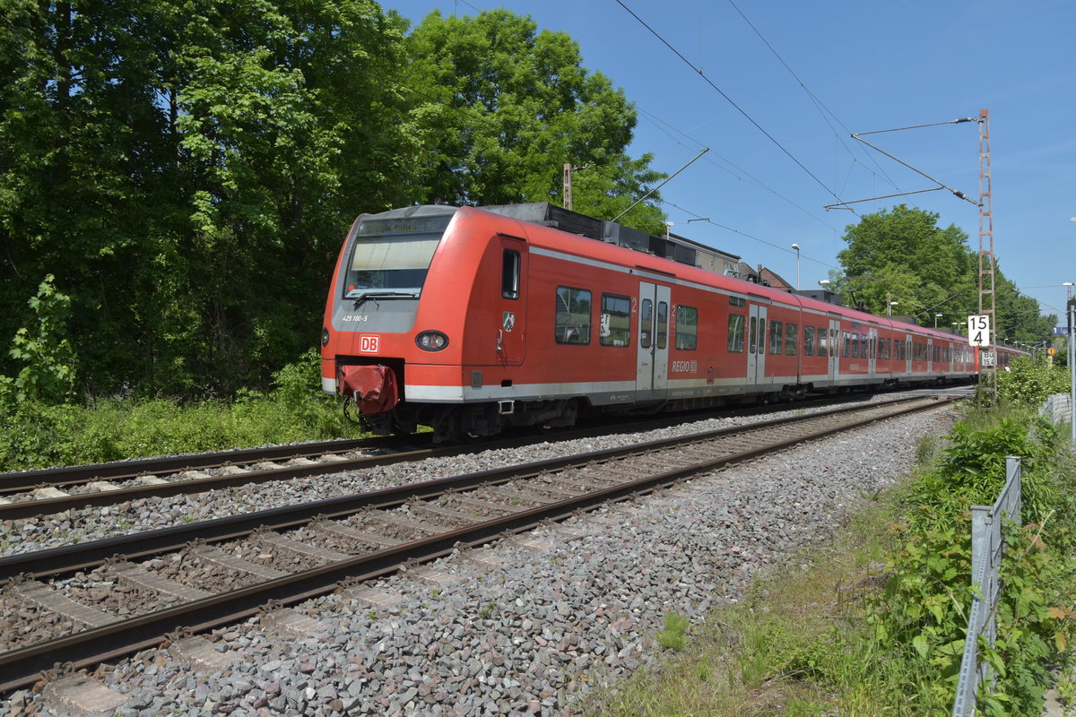 Eine RE8 nach Koblenz Hbf verlässt am Vatertag 2017 Stommeln in Richtung Pulheim.