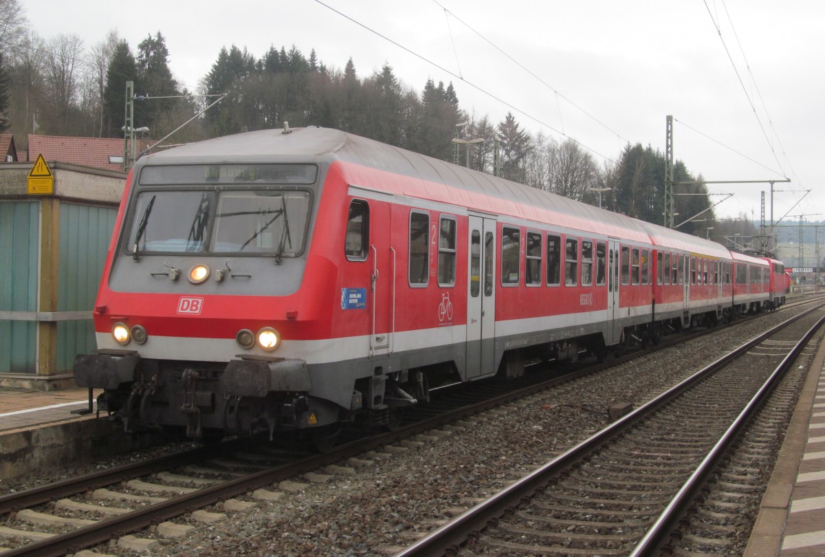 Eine Regionalbahn nach Bamberg steht am 20. Januar 2014 im Bahnhof Kronach.