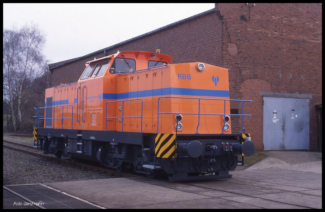  Eine restaurierte DR 201 für die Regionalbahn Bitterfeld war am 2.12.1997 im BW Lengerich Hohne der TWE zu sehen. Die Lok trug äußerlich keine weitere Nummer.