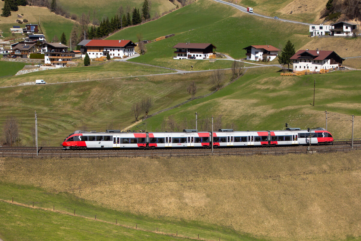 Eine S-Bahn der Baureihe 4024 in der Kurve von St. Jodok. 14.4.22