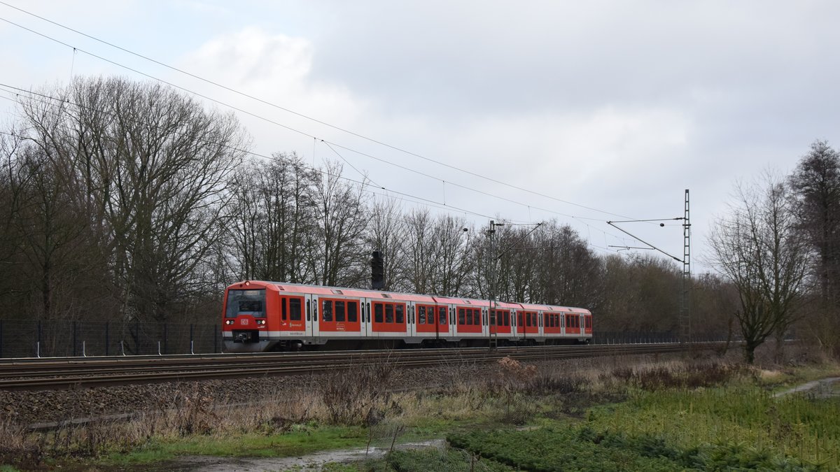 Eine S3 nach Pinneberg kurz vor Halstenbek. Aufgenommen am 8.1.2019 12:50