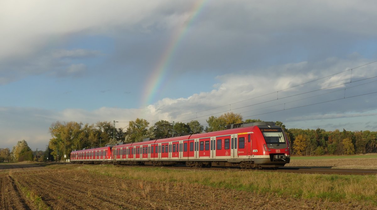 Eine S7 nach Riedstadt-Goddelau mit Regenbogen auf der Riedbahn zwischen Groß-Gerau Dornheim und Riedstadt Wolfskehlen. Aufgenommen am 1.11.2018 16:50