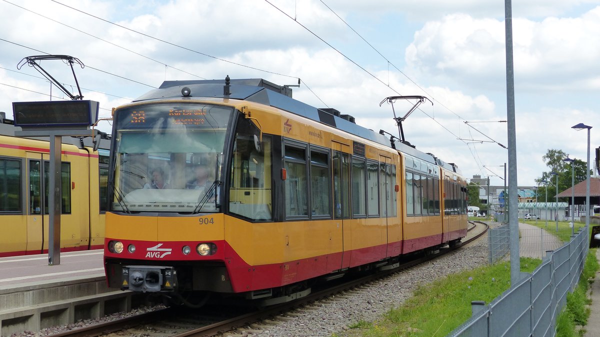 Eine S8 nach Karlsruhe bei ihrem Zwischenhalt in Freudenstadt Stadt. Aufgenommen am 21.7.2017 14:01