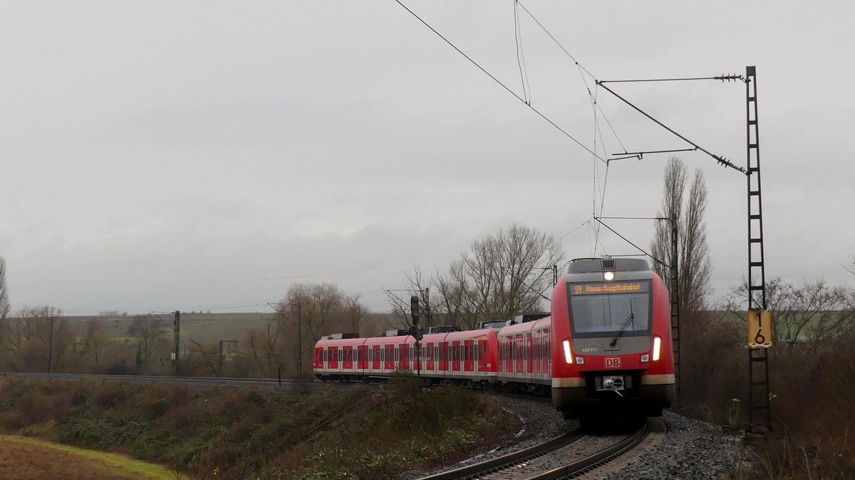 Eine S9 nach Hanau passiert den Abzweig Kostheim. Aufgenommen am 27.12.2018 10:53