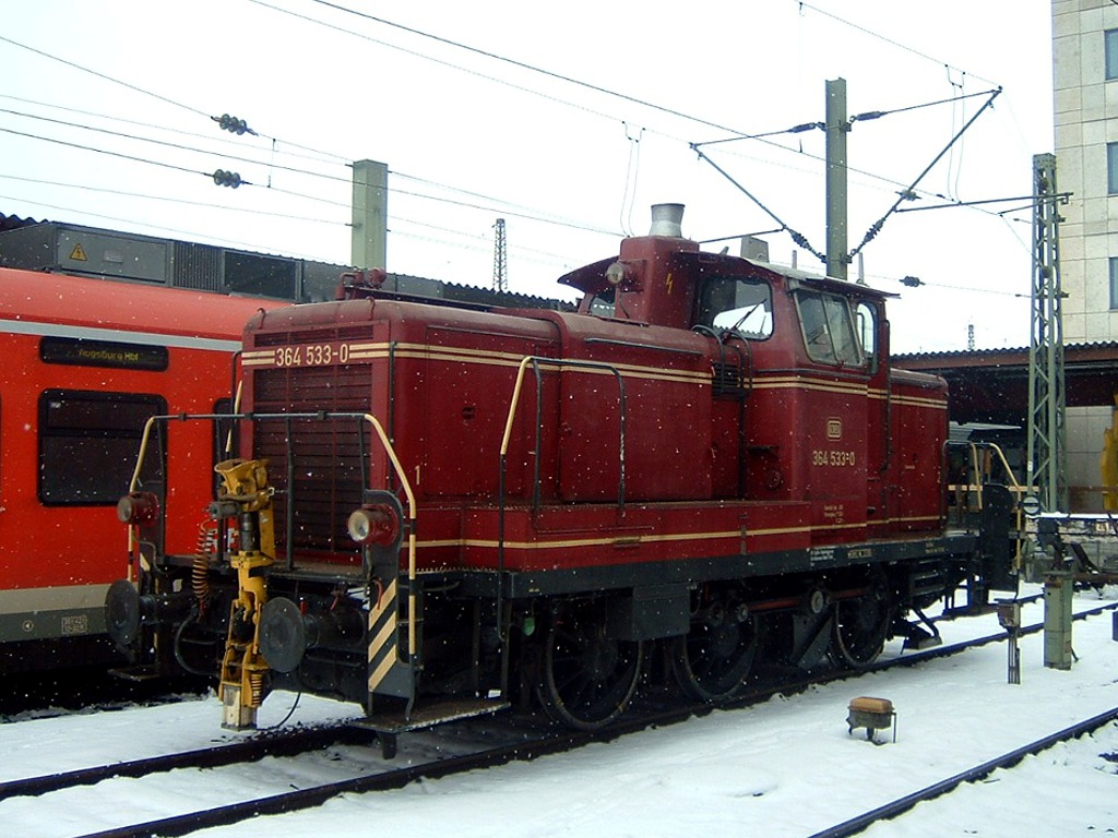 Eine schöne Lok wartet in Ulm auf Arbeit: 364 533-0 steht in Ulm (14.02.2009)
