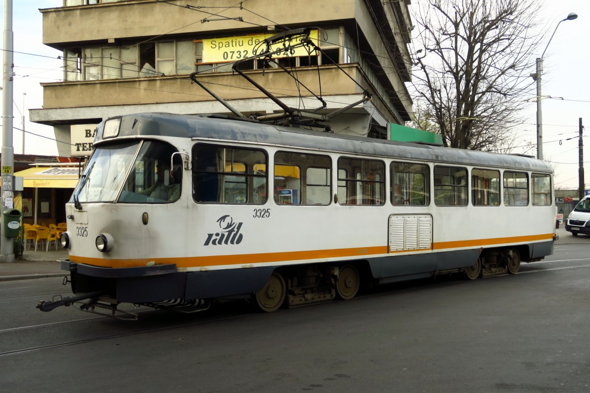 Eine schöne Tatra T3 in Bukarest. rath ist die städtische Verkehrsgesellschaft. Bild vom 20.11.2015 an der Wendeschleife Basarab.