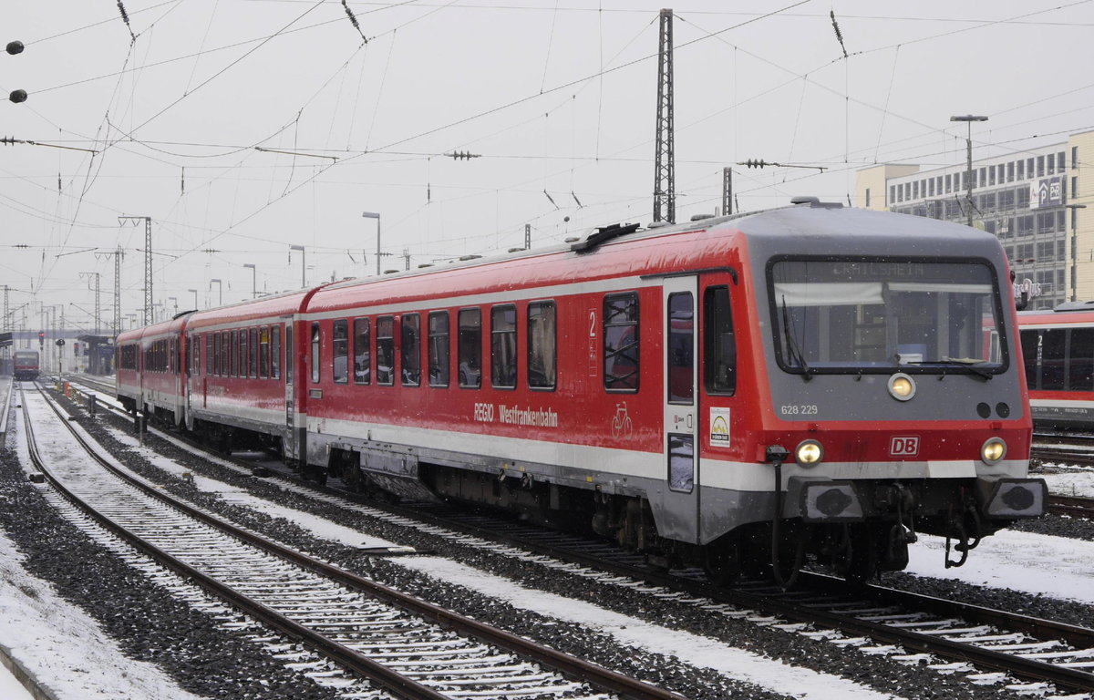Eine selten gewordene Kombination ist eine Doppeltraktion aus 628.2 und 628.4. Am 24.1.19 bilden 628 229 und 628 645 gemeinsam den RE 4387 Aschaffenburg - Crailsheim, aufgenommen bei der Ausfahrt aus dem Aschaffenburger Hbf.