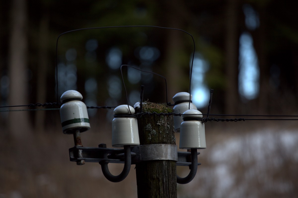 eine  Telefonkreuzung   aufgenommen Nähe Kretscham-Rothensehma  11.02.2016 14:17 Uhr.