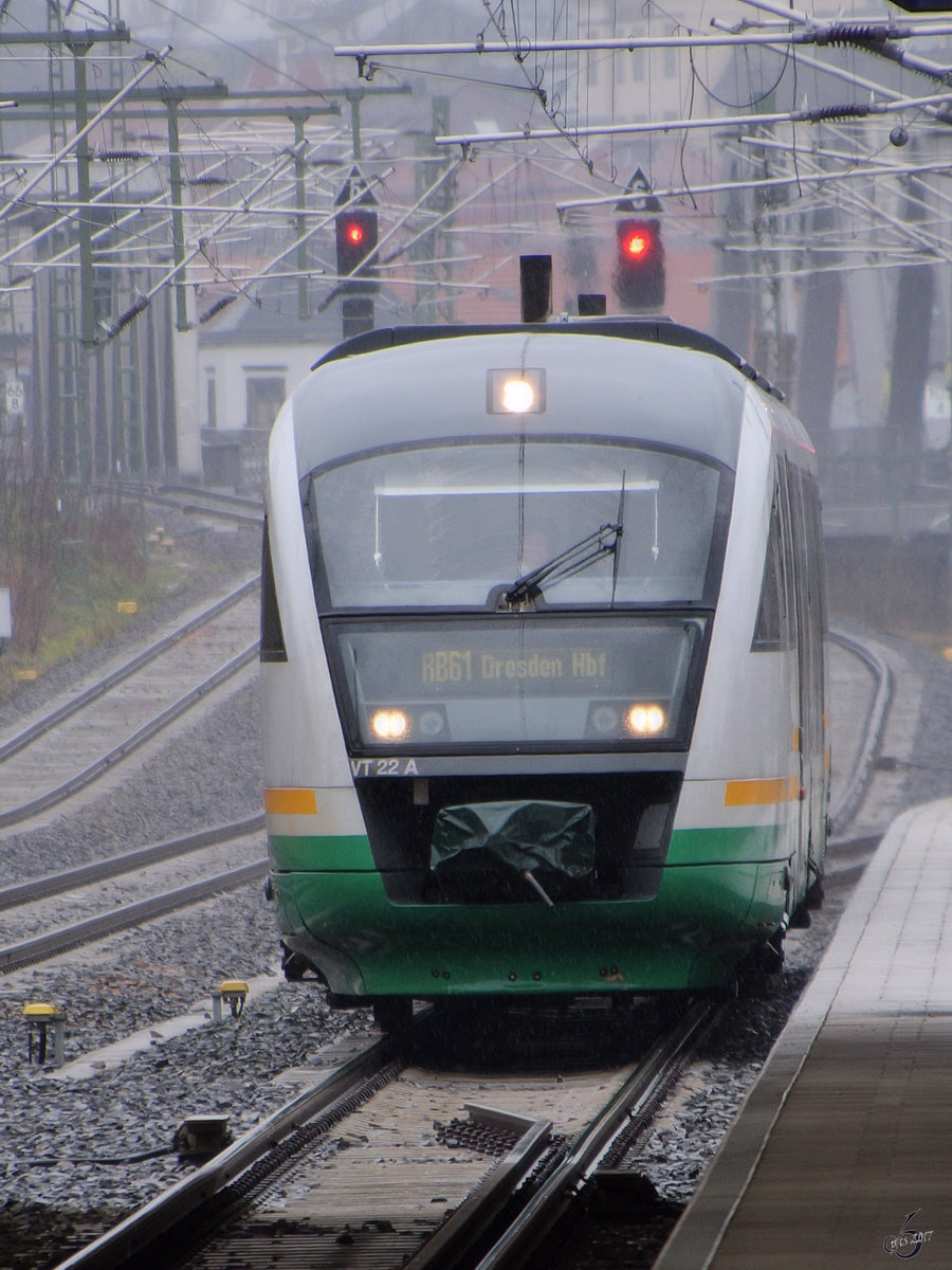 Eine Trilex BR 642 (RB46) bei der Einfahrt in den Bahnhof Dresden-Neustadt. (April 2017)