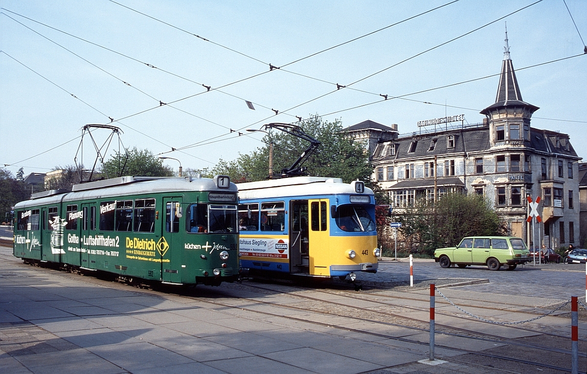 Eine typische Nach-Wende-Szene. Gotha, am Hauptbahnhof, Juni 1993 mit Düwag-Wagen aus Mannheim und Bochum. 