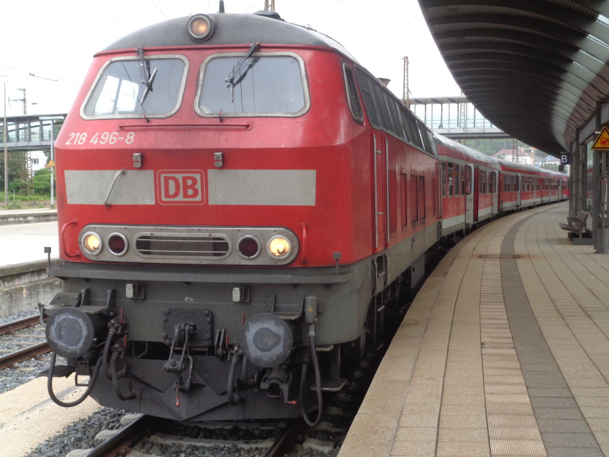 Eine Ulmer 218 mit IRE nach Lindau am Haken in Ulm Hbf am ‎Sonntag, ‎12. ‎Juni ‎2016 