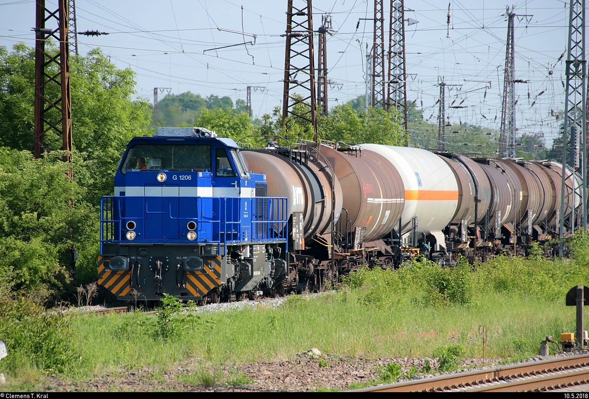 Eine unbekannt gebliebene MaK G 1206 (BR 275) der Infraleuna GmbH rangiert mit Kesselwagen im Bahnhof Großkorbetha.
[10.5.2018 | 9:49 Uhr]